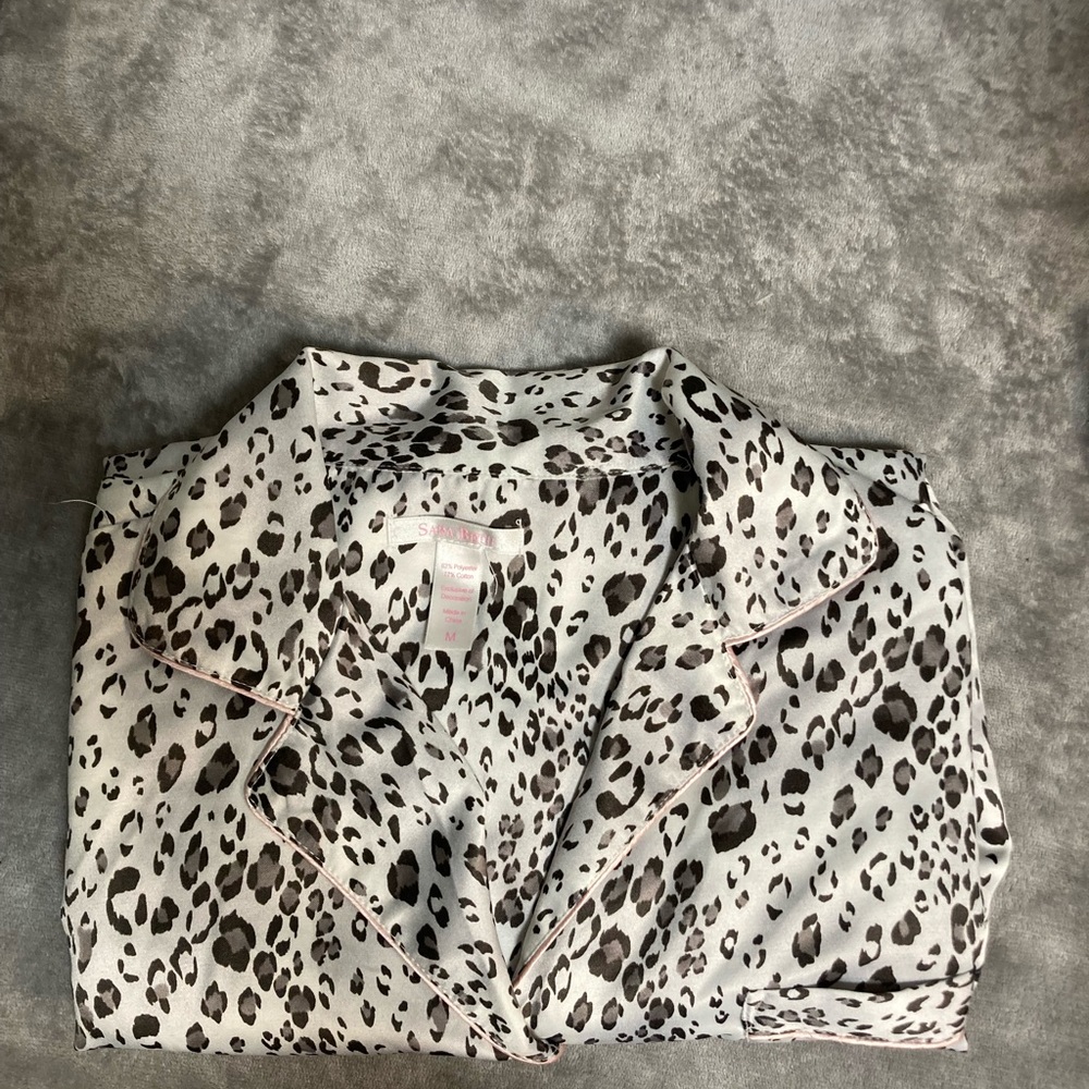 Sara Beth Leopard Print Pajama Top M cozy comfort - Picture 6 of 6